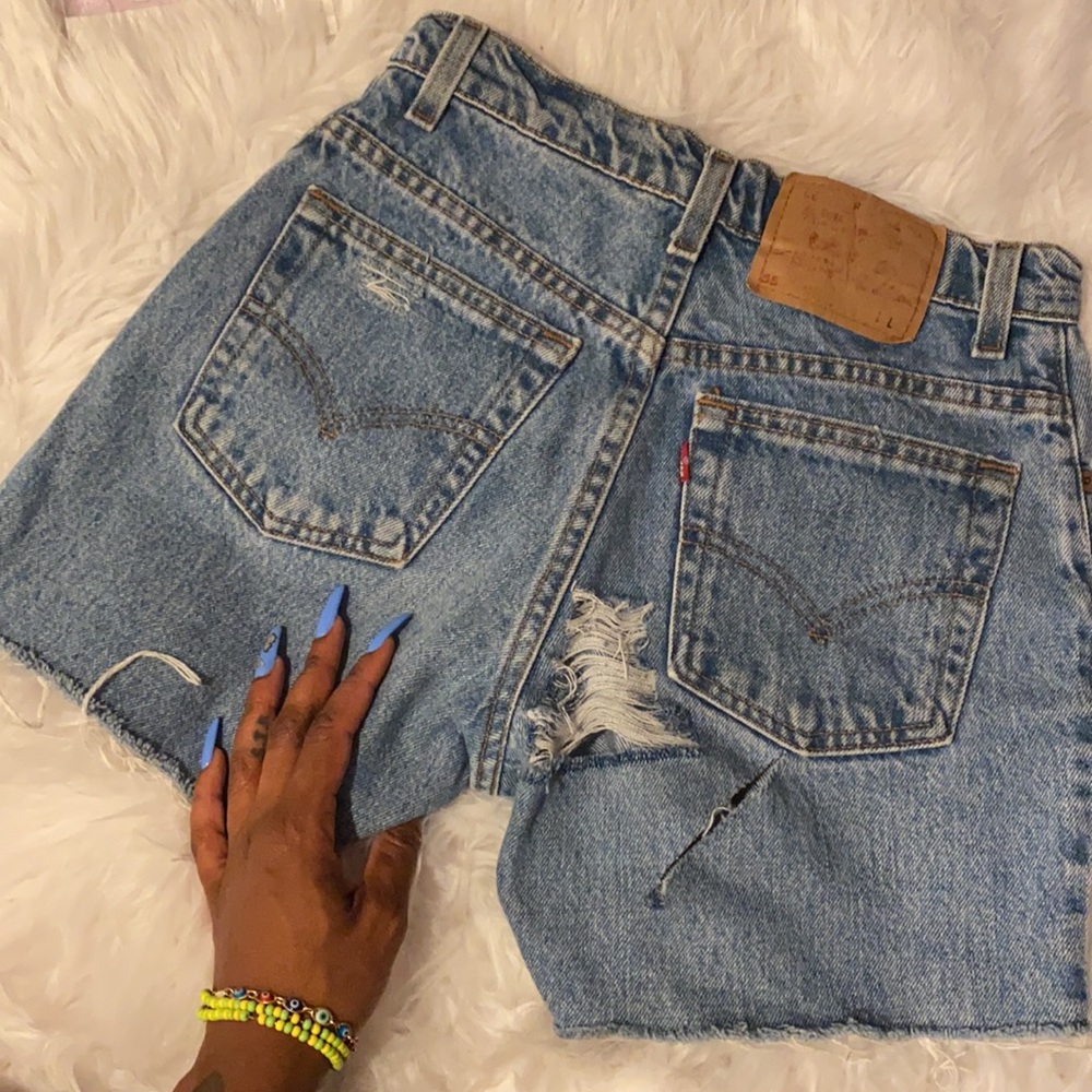 Vintage 550 Levi’s distressed cut off shorts